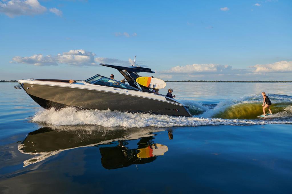 Cobalt R33 Surf