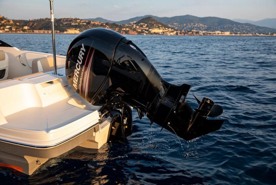 Bayliner VR4 Outboard