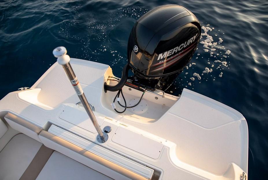 Bayliner VR4 Outboard