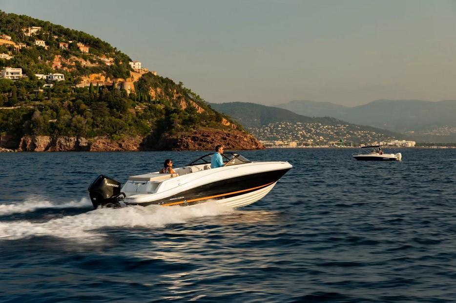 Bayliner VR5 Outboard