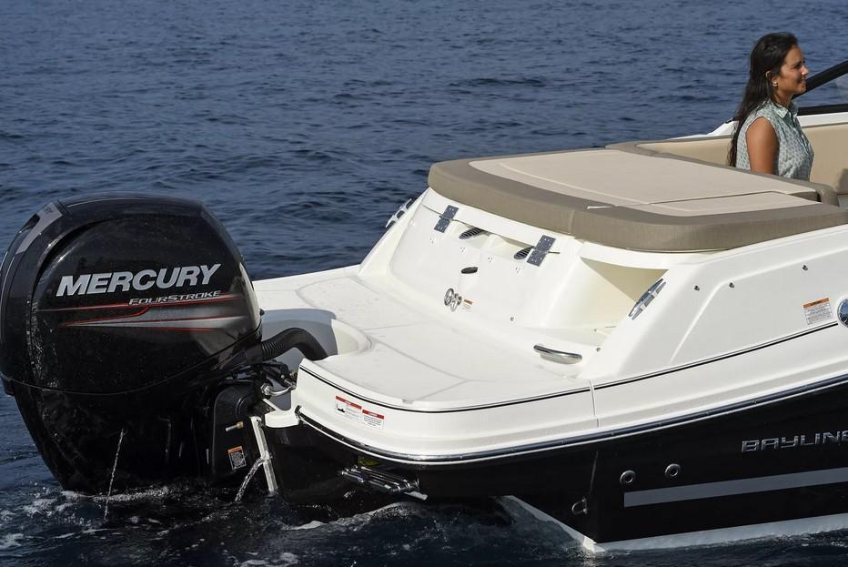 Bayliner VR5 Cuddy Outboard