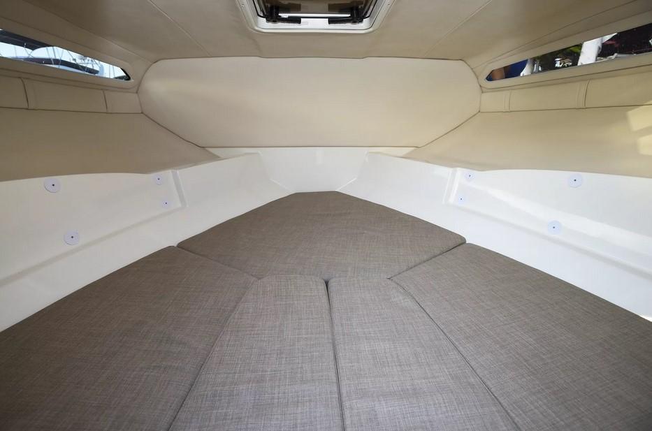 Bayliner VR5 Cuddy Outboard