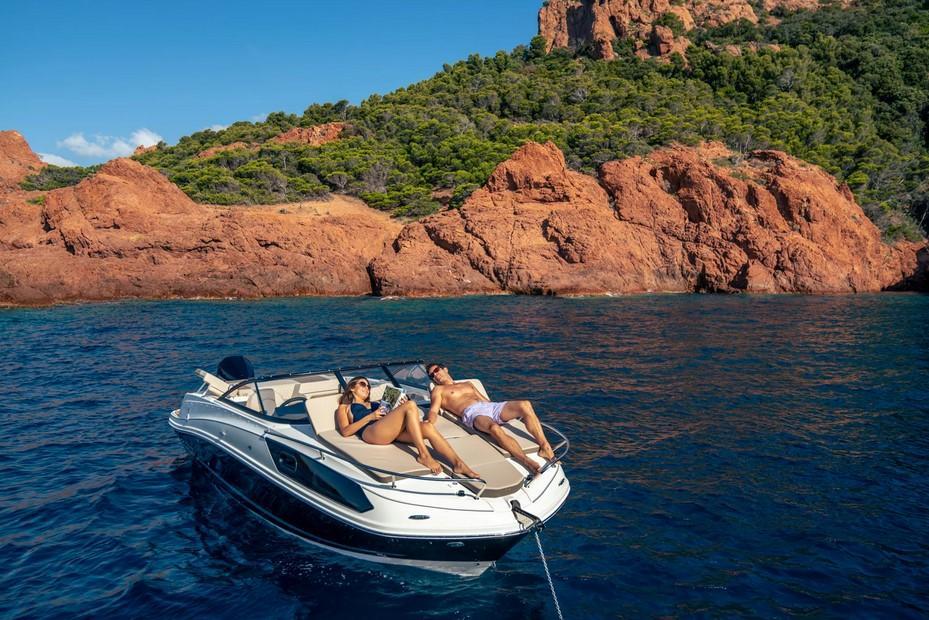 Bayliner VR6 Cuddy Outboard