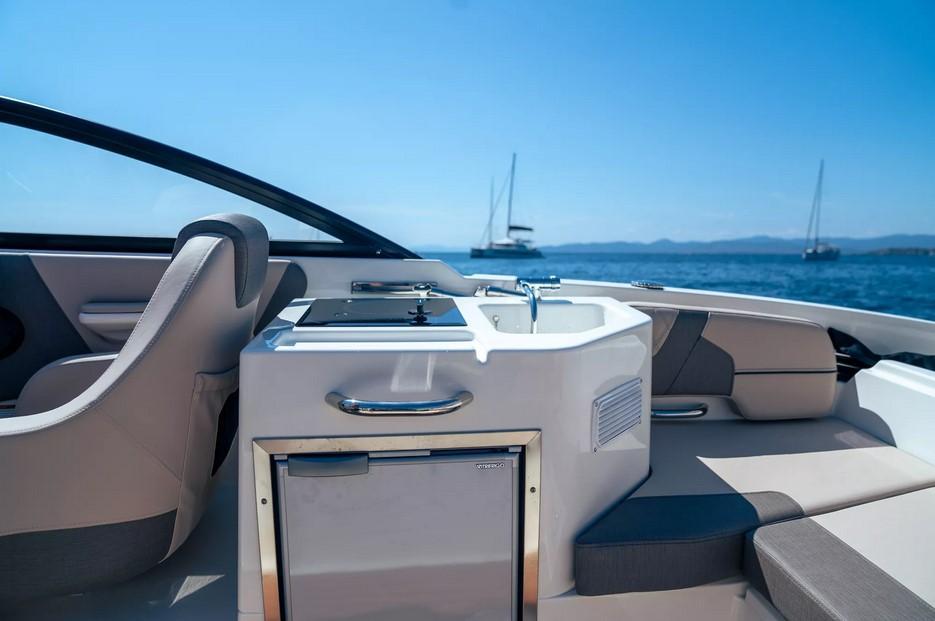 Bayliner VR6 Cuddy Outboard