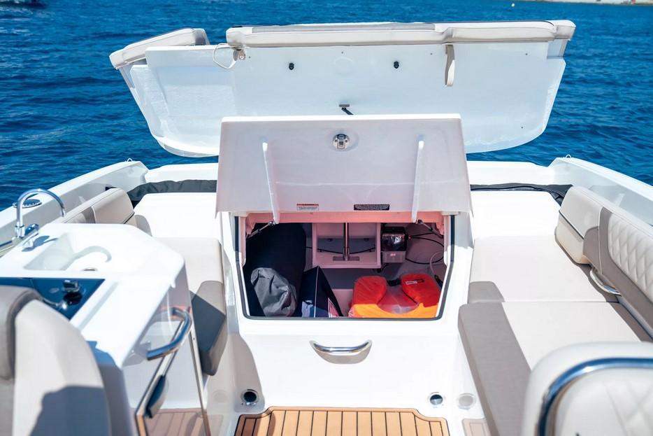 Bayliner VR6 Cuddy Outboard