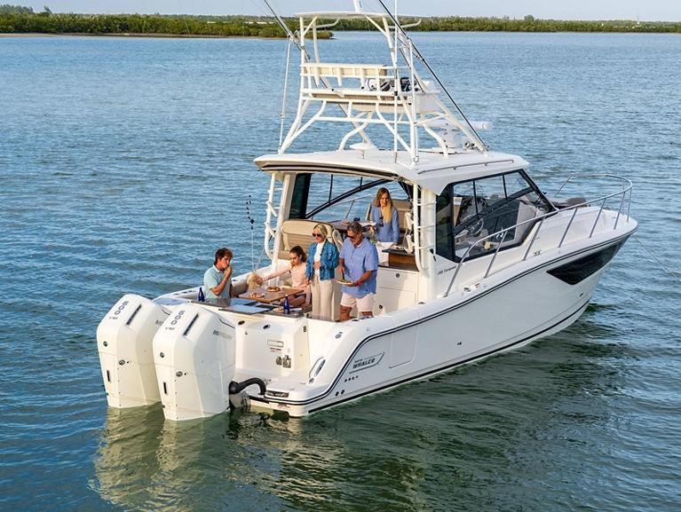 Boston Whaler 365 Conquest