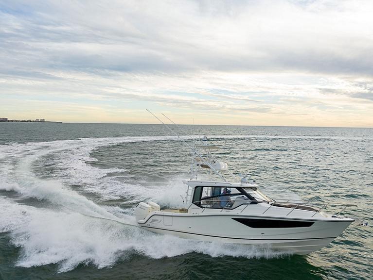 Boston Whaler 365 Conquest