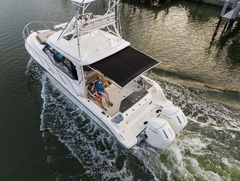 Boston Whaler 365 Conquest