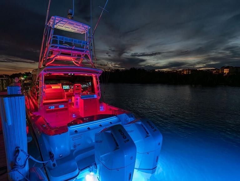 Boston Whaler 365 Conquest