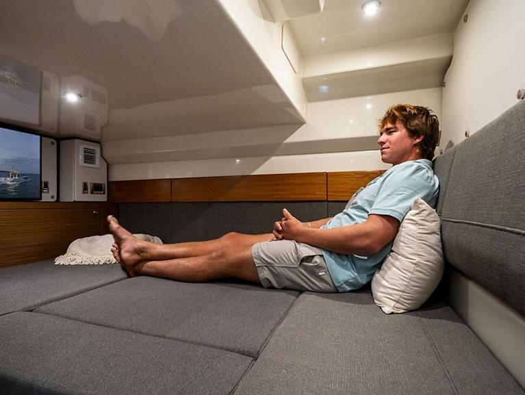 Boston Whaler 365 Conquest