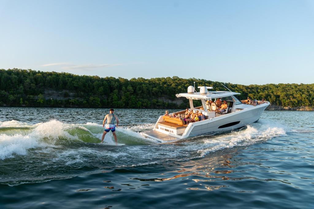 Regal 38 Surf