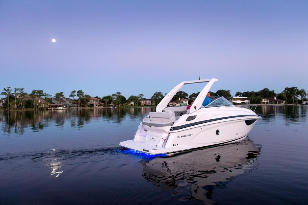 Regal Express Cruiser 28