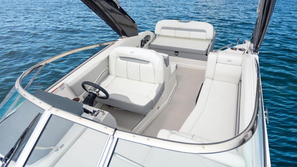 Regal Express Cruiser 28