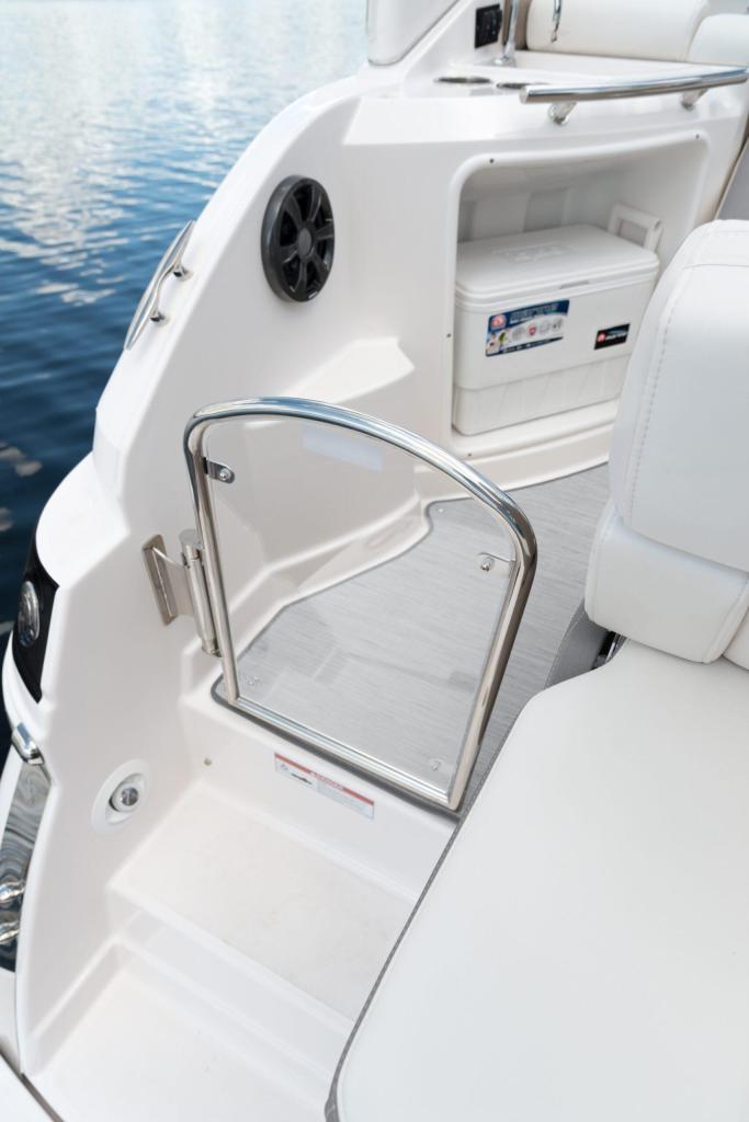 Regal Express Cruiser 28