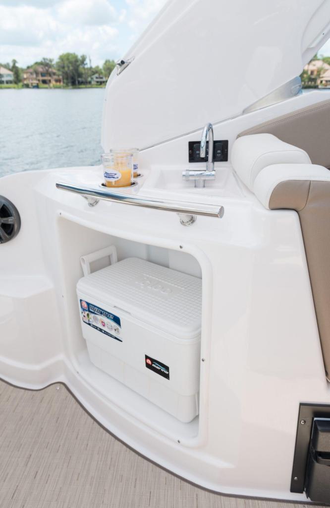 Regal Express Cruiser 28