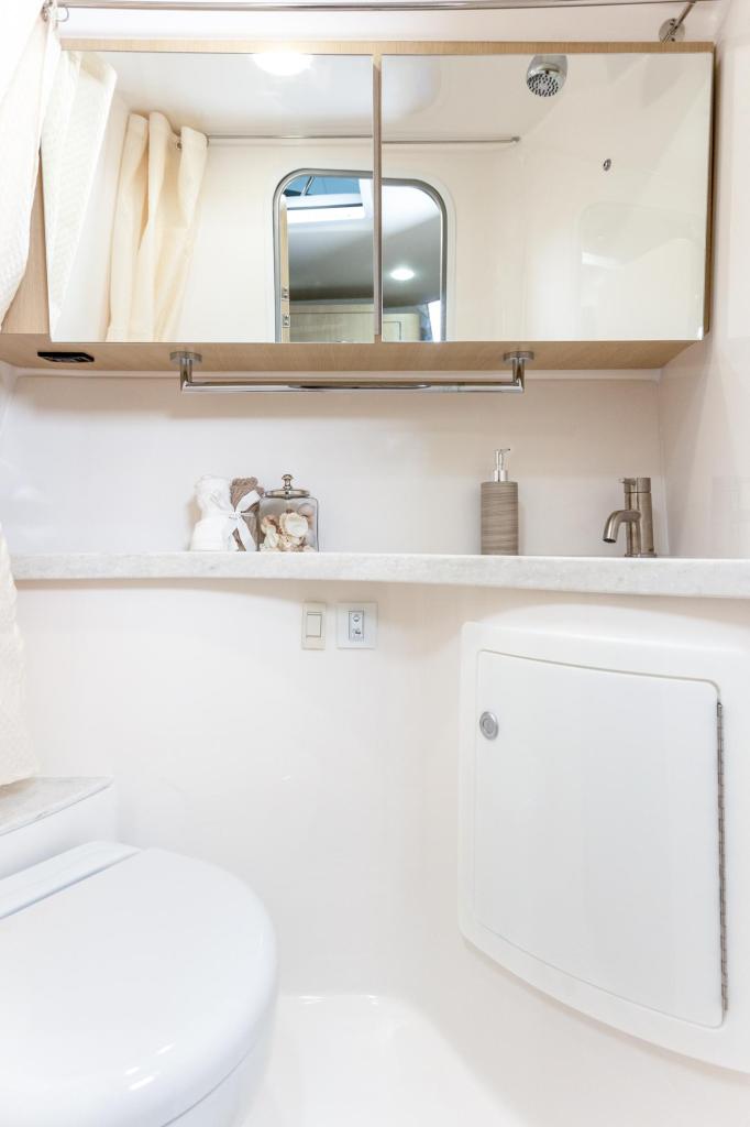 Regal Express Cruiser 28