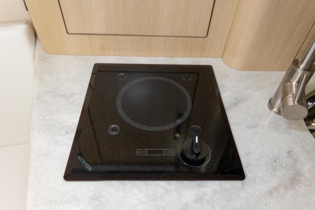 Regal Express Cruiser 28