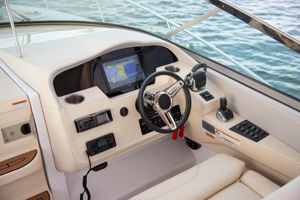 Regal Express Cruiser 33