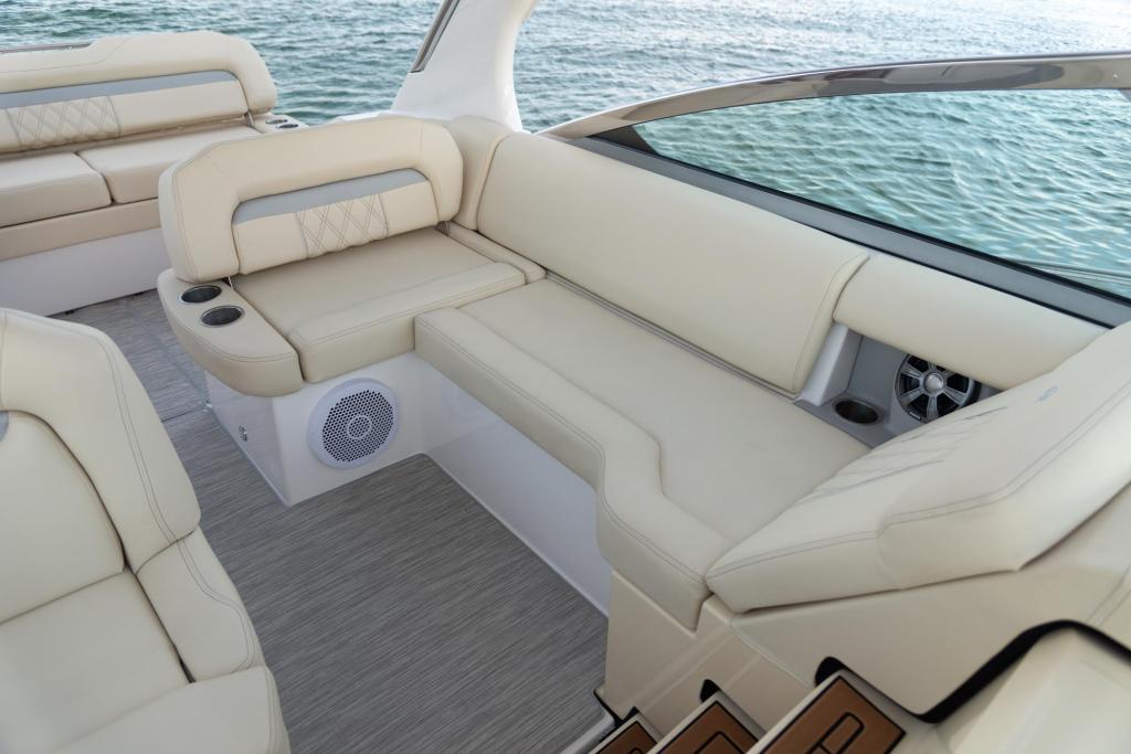 Regal Express Cruiser 33