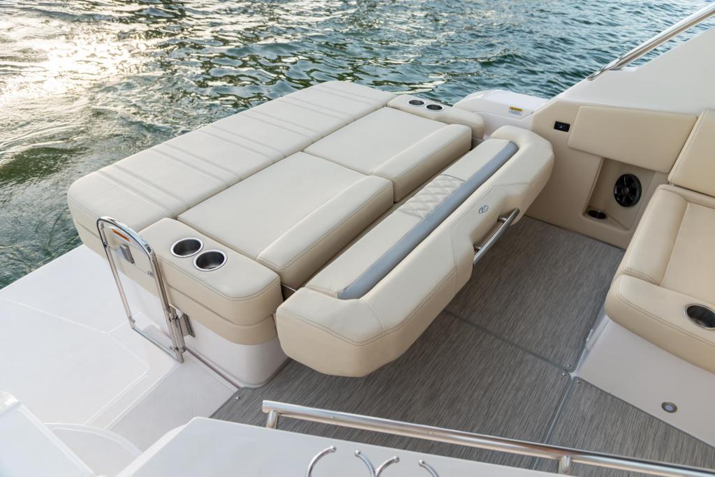 Regal Express Cruiser 33