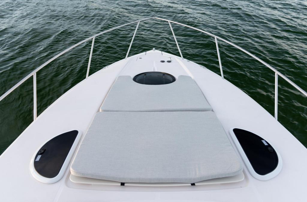 Regal Express Cruiser 33