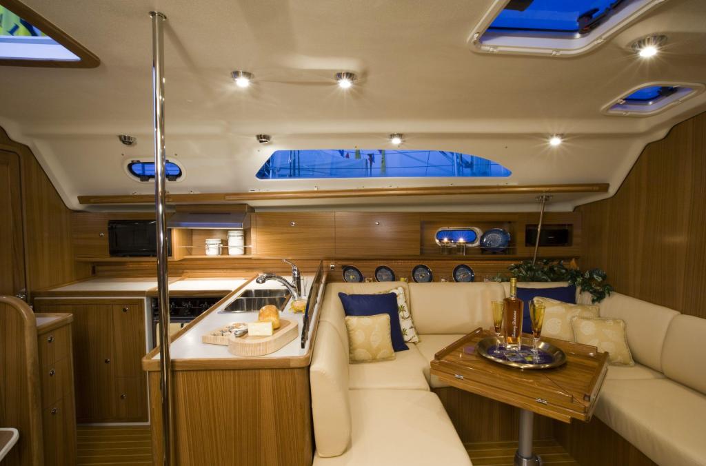 Catalina 445