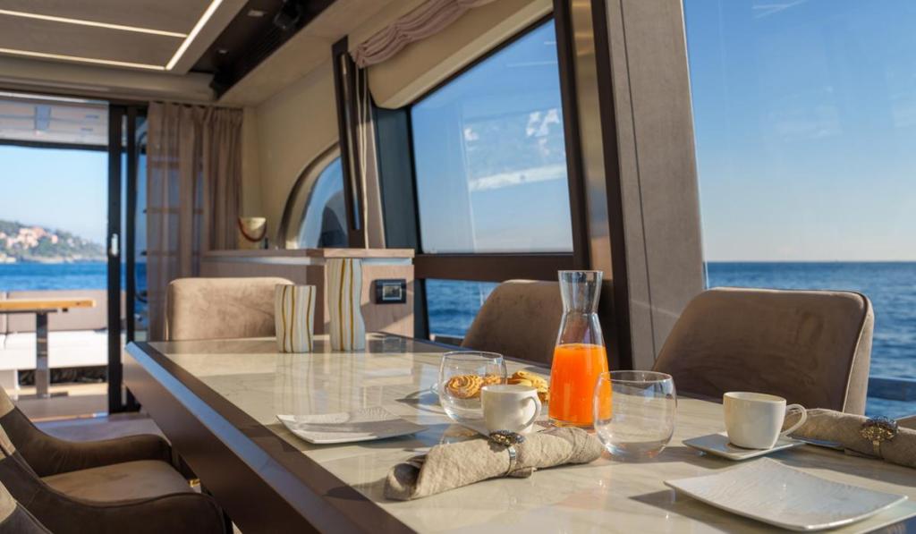 Sessa Fly 68 Gullwing