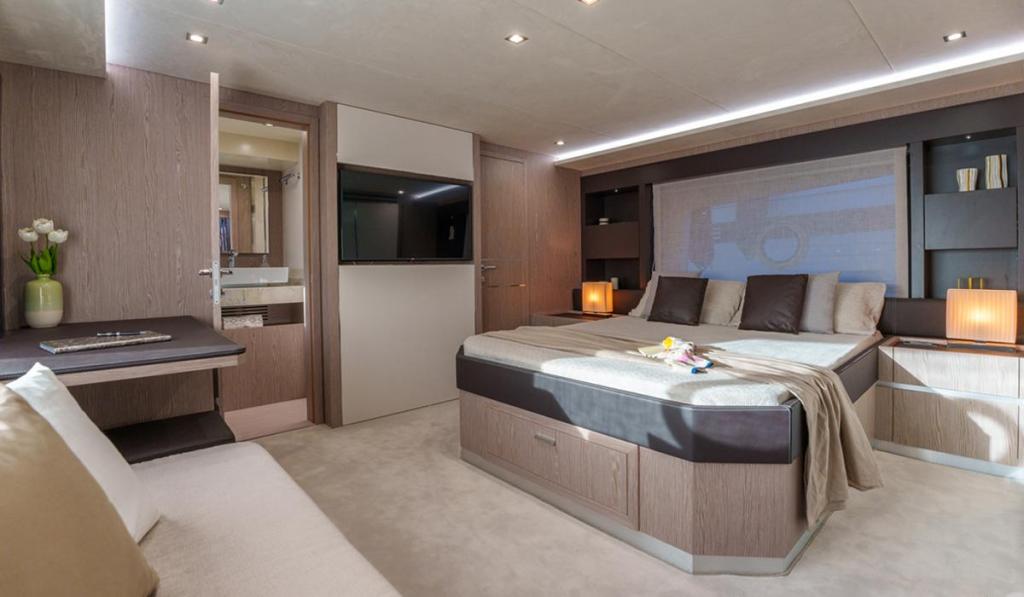 Sessa Fly 68 Gullwing