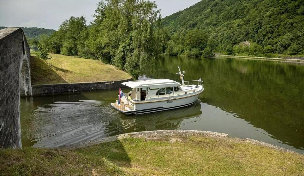 Linssen Grand Sturdy 30.0 Sedan