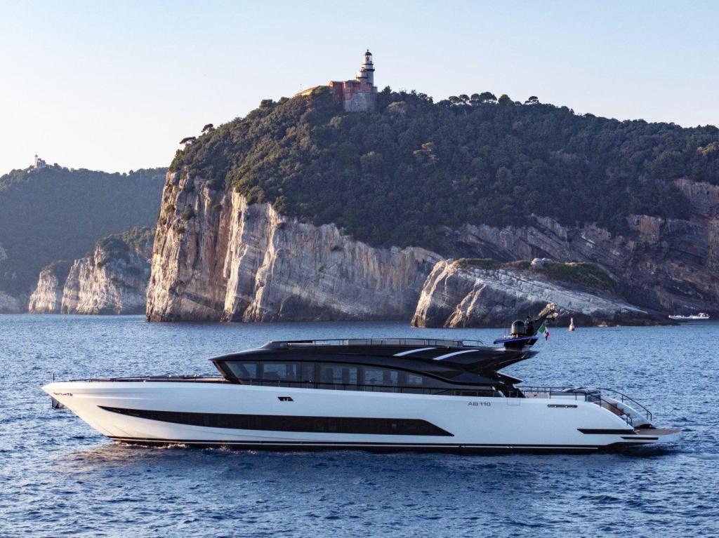 AB Yachts AB 110