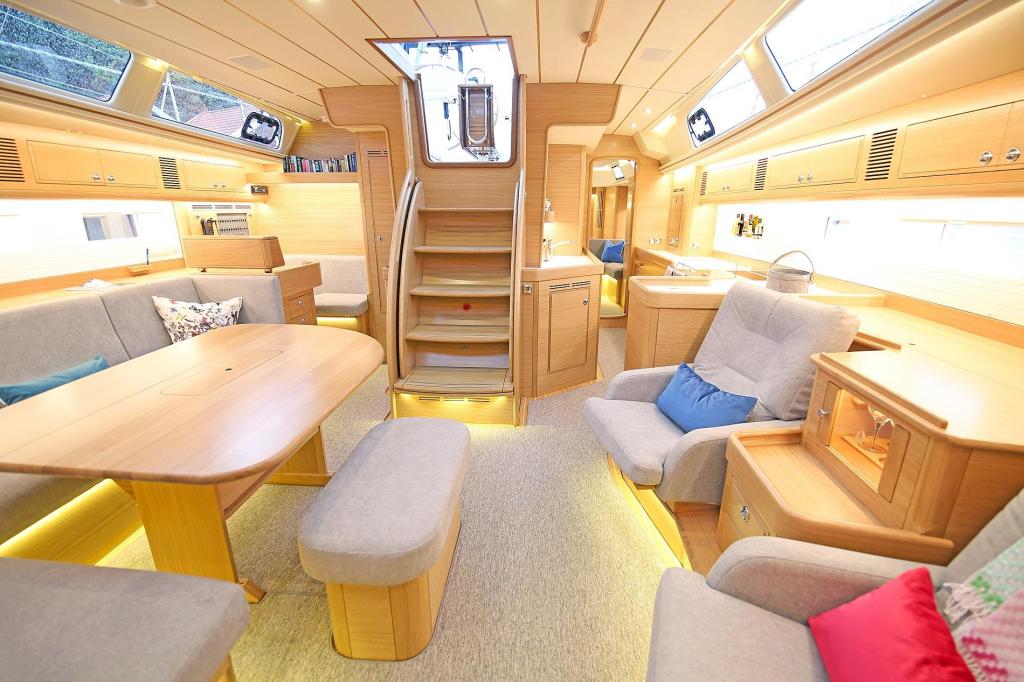 Hallberg-Rassy 57