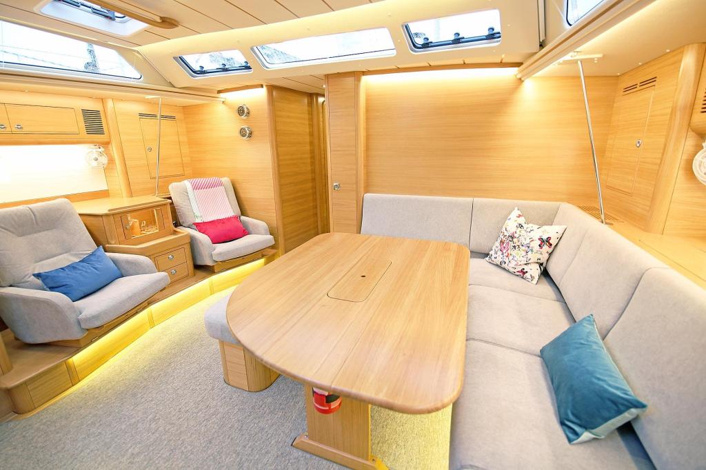 Hallberg-Rassy 57