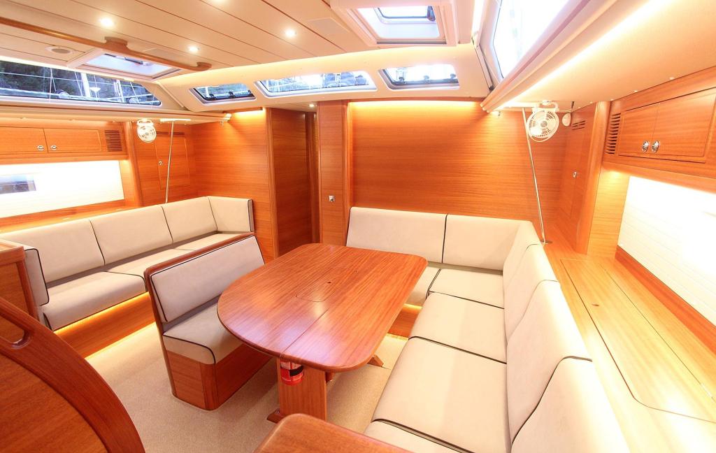Hallberg-Rassy 57