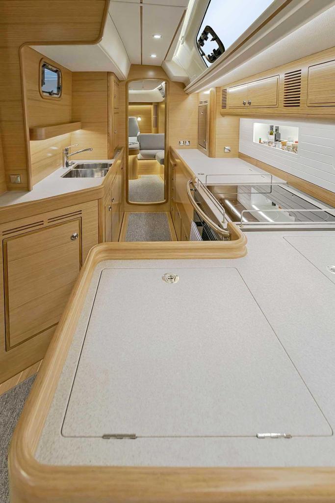 Hallberg-Rassy 57