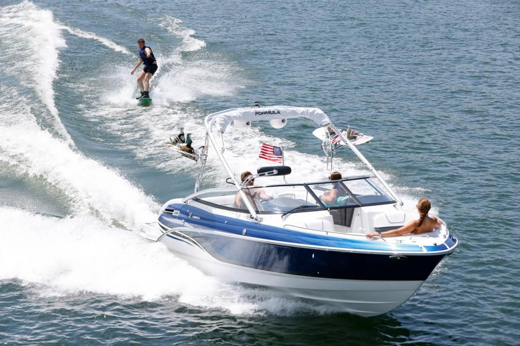 Formula 240 Bowrider