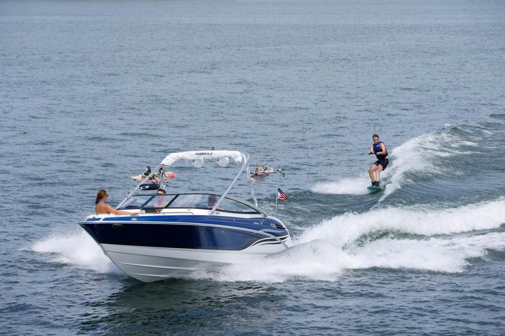 Formula 240 Bowrider