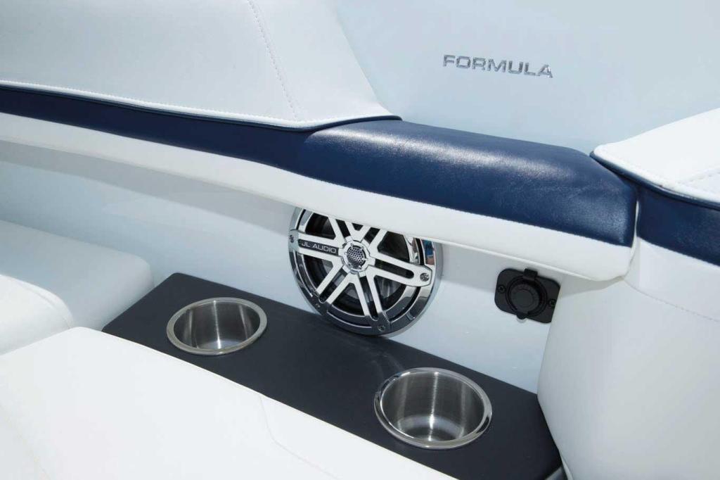 Formula 240 Bowrider