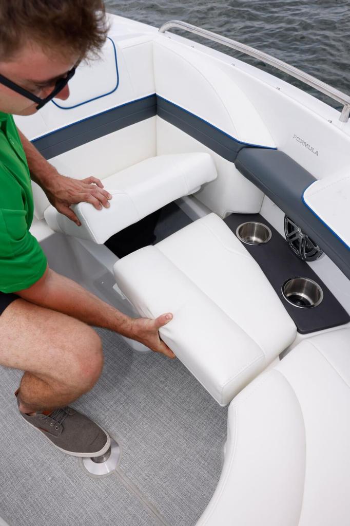 Formula 240 Bowrider