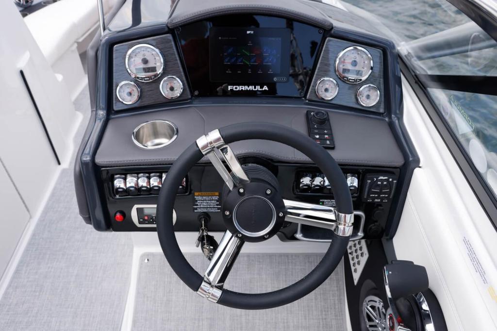 Formula 240 Bowrider