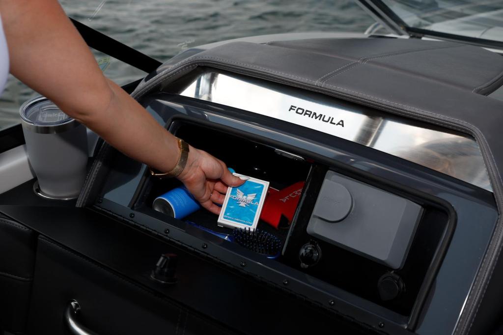 Formula 270 Bowrider