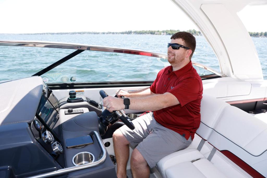 Formula 310 Sun Sport