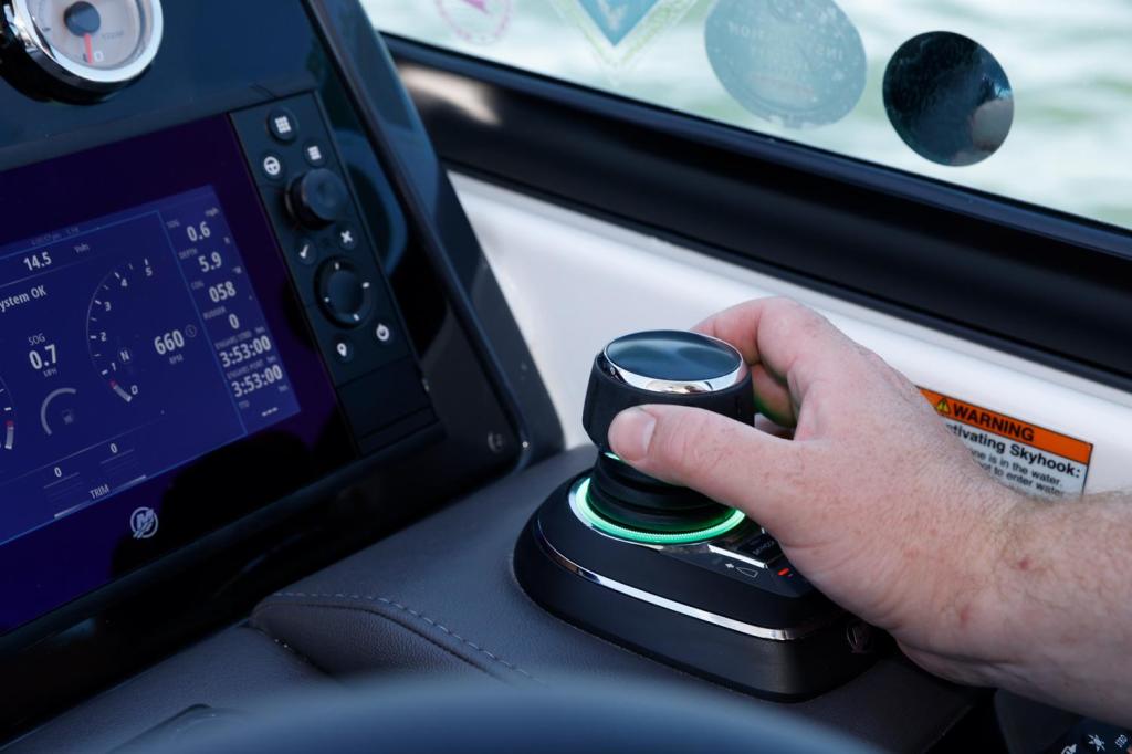 Formula 310 Sun Sport