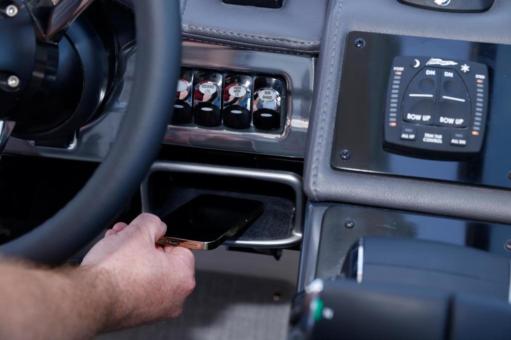 Formula 310 Sun Sport