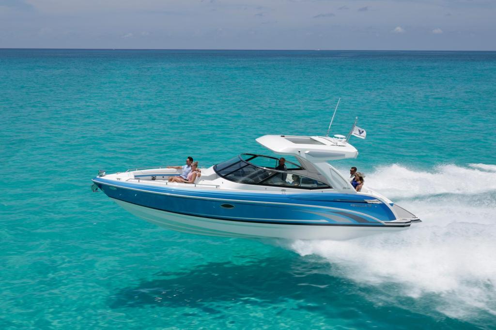 Formula 330 Crossover Bowrider