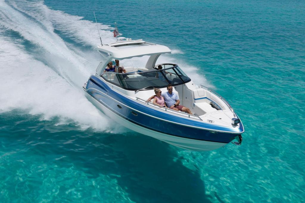 Formula 330 Crossover Bowrider