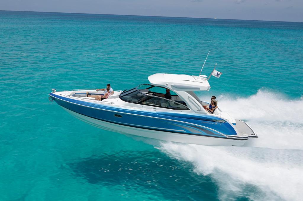 Formula 330 Crossover Bowrider