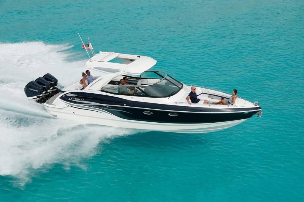 Formula 330 Crossover Bowrider
