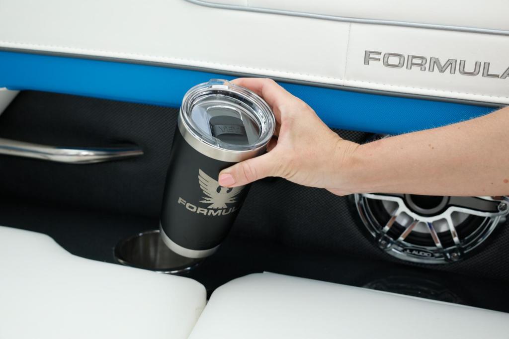 Formula 330 Crossover Bowrider