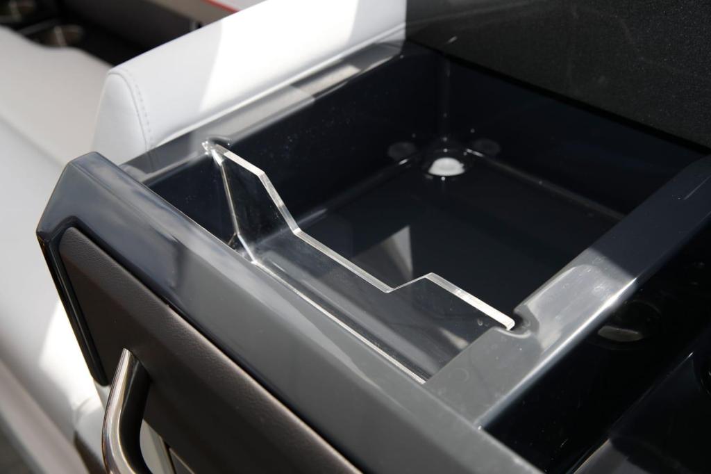 Formula 330 Crossover Bowrider