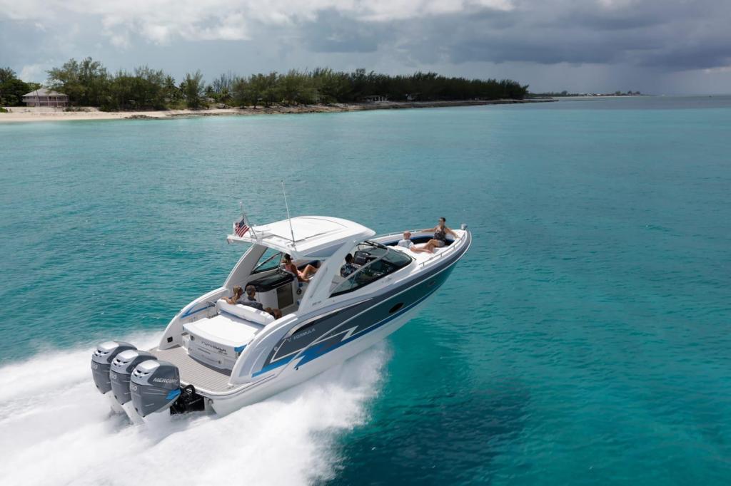 Formula 350 Crossover Bowrider